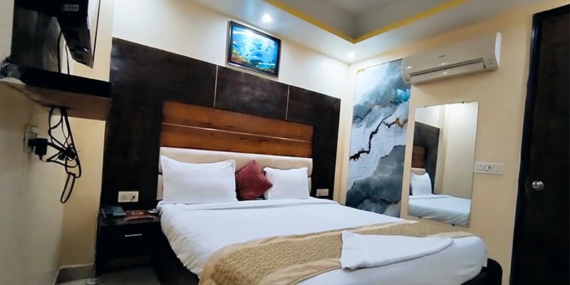Deluxe Room at Hotel Amour near IGI Airport Mahipalpur New Delhi